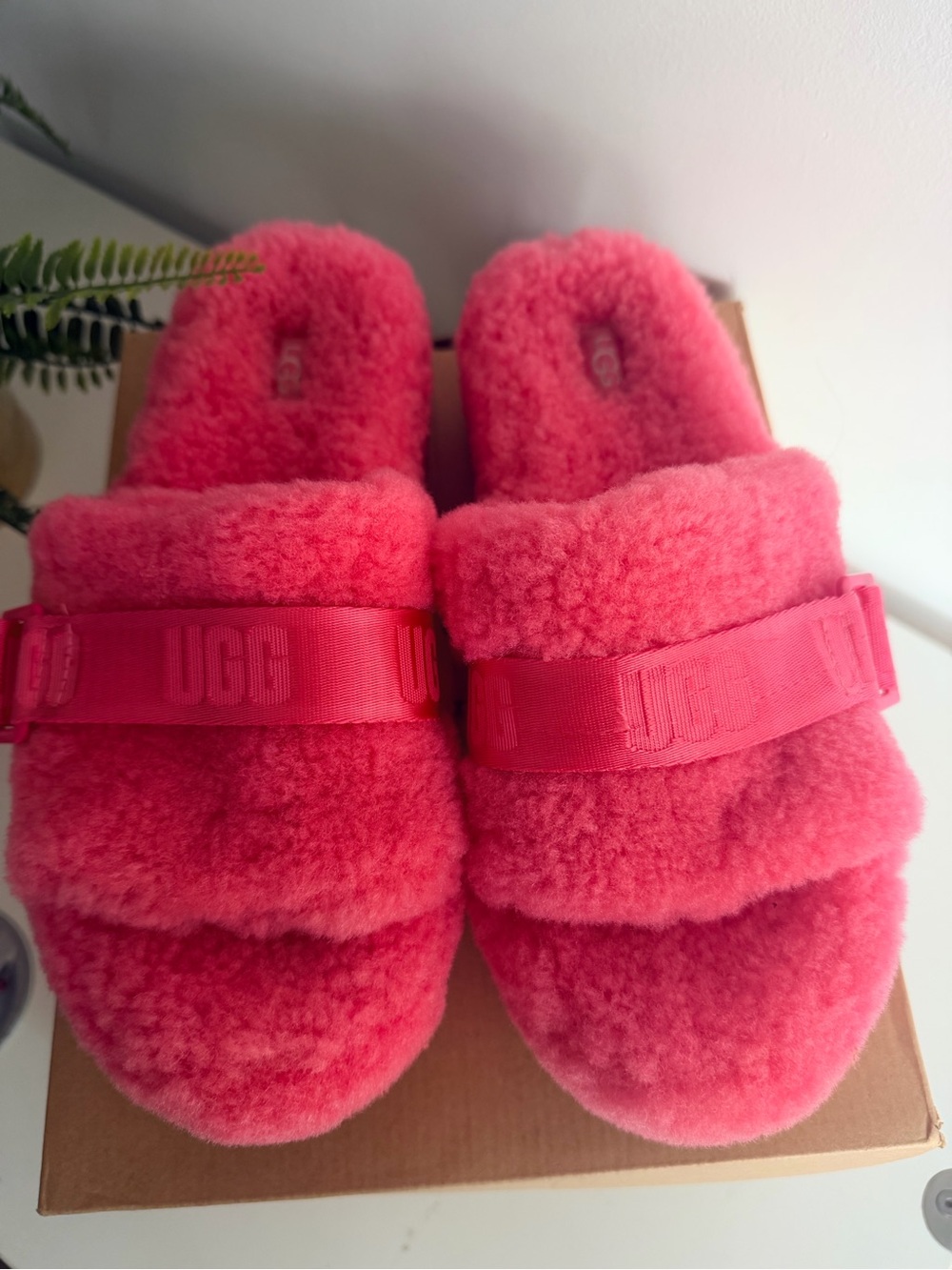UGG Fluffita  Slide - Pink Coral Shearling size 9